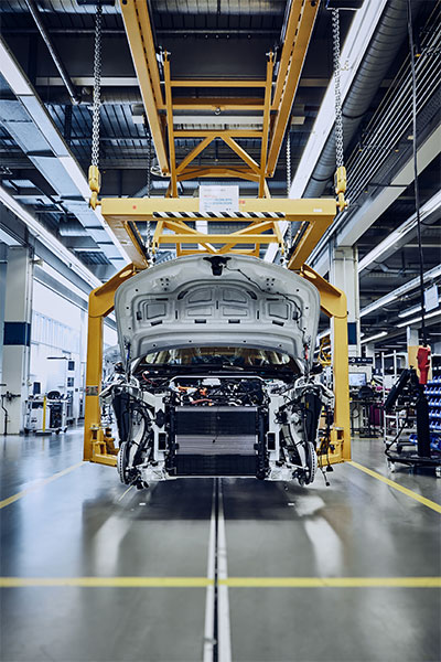 نظرة على مركز الأبحاث والابتكار: المصنع التجريبي الخاص بـ BMW المعتمد لتصنيع النموذج الأولي لطراز BMW iNEXT